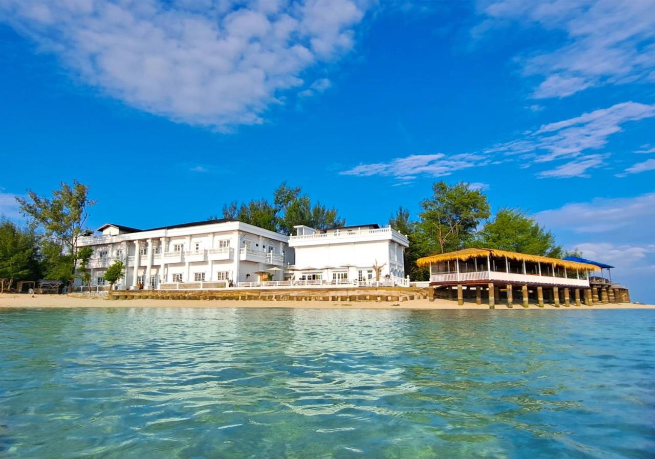 Gili Beachfront Suites 길리트라왕안 외부 사진