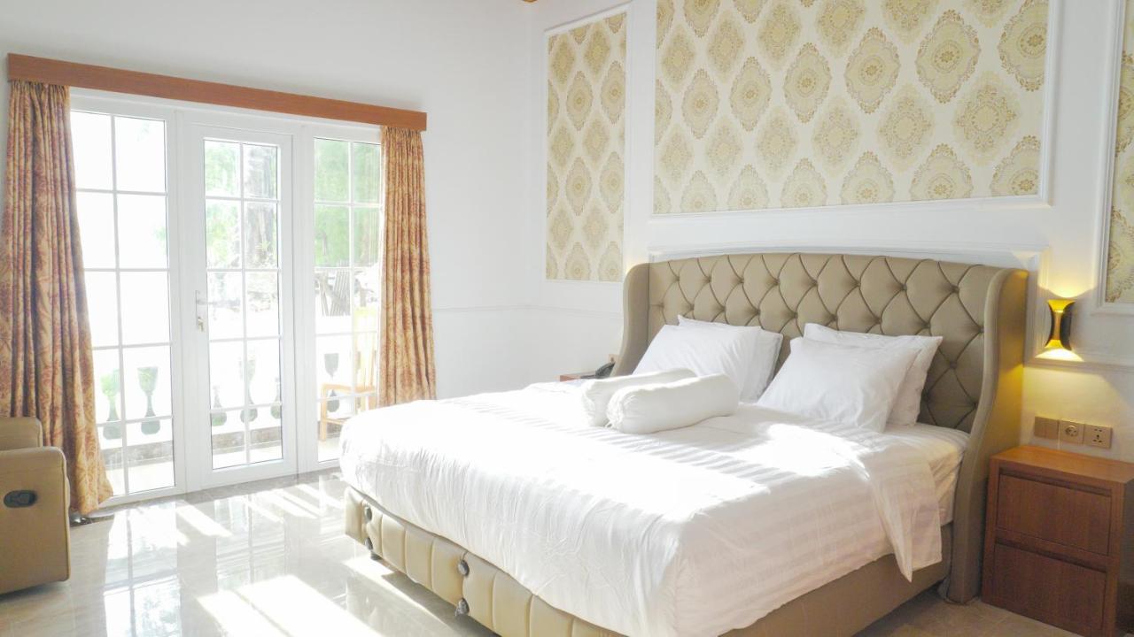 Gili Beachfront Suites 길리트라왕안 외부 사진