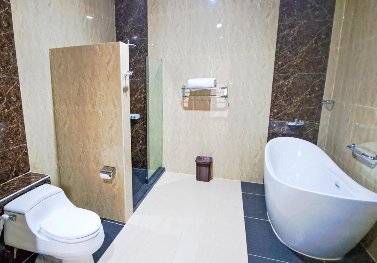 Gili Beachfront Suites 길리트라왕안 외부 사진