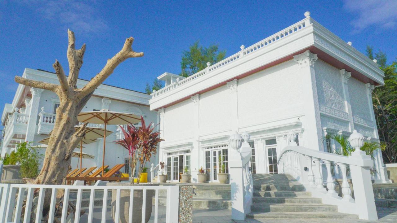 Gili Beachfront Suites 길리트라왕안 외부 사진