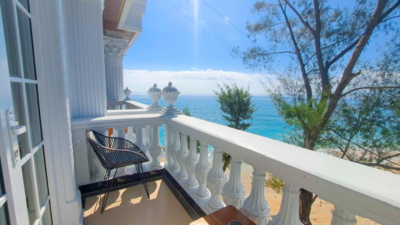 Gili Beachfront Suites 길리트라왕안 외부 사진